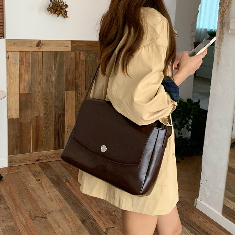 Luxury Bags Reseller - CGCBAG Vintage Lage Capacity Messenger Bag