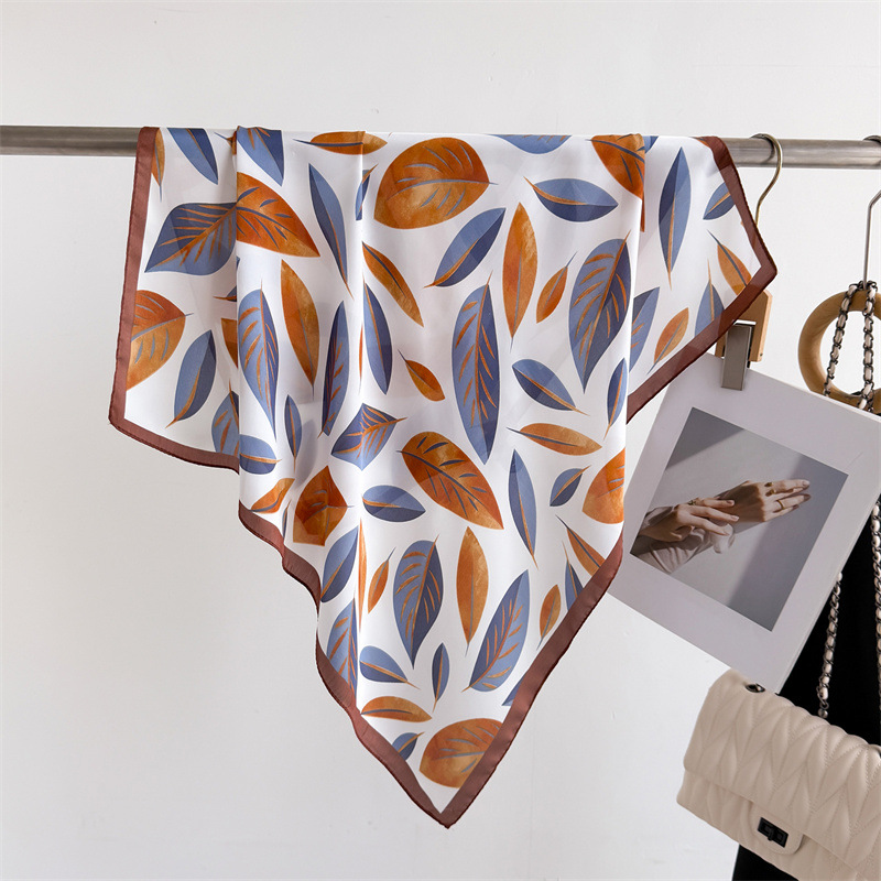 Luxury Brand Print 70cm Square - Luxury Bags Online 리뷰 및 가격
