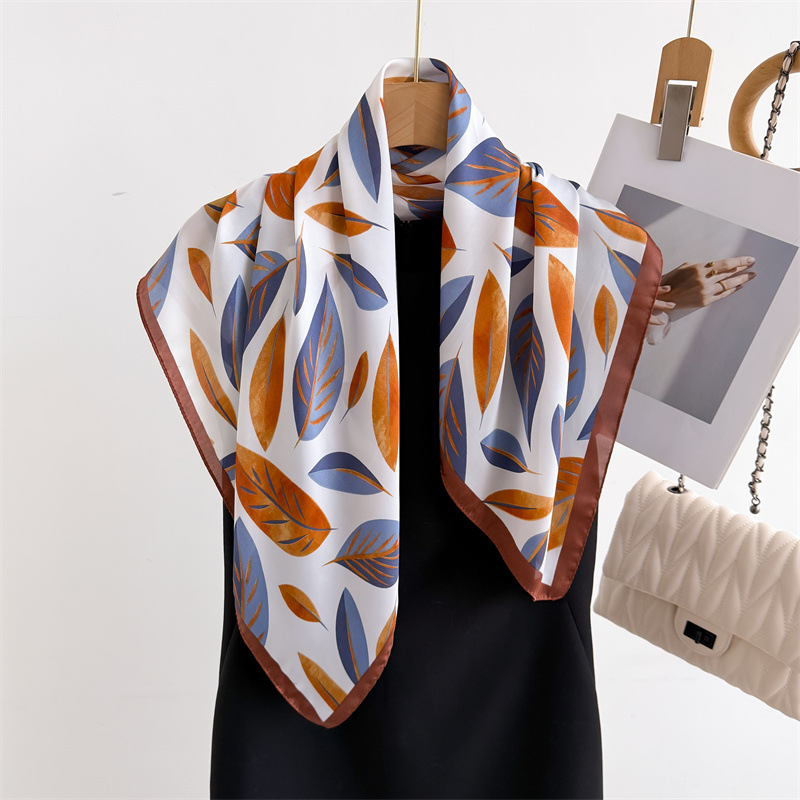 Luxury Brand Print 70cm Square - Luxury Bags Online 리뷰 및 가격