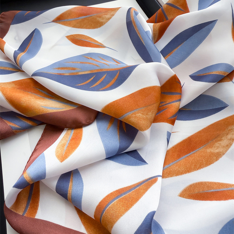 Luxury Brand Print 70cm Square - Luxury Bags Online 리뷰 및 가격